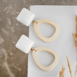 Серьги Ваканда треугольник с квадратом цвет бело-бежевый купить недорого в интернет магазине Beauty Prof с доставкой по Хабаровску и регионам России