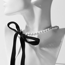 Чокер Новый стиль жемчужины с завязкой цвет черно-белый 35 см