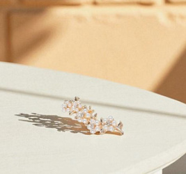 Брошь Веточка с цветами белый в золоте 6,5 см купить недорого в интернет магазине Beauty Prof с доставкой по Хабаровску и регионам России