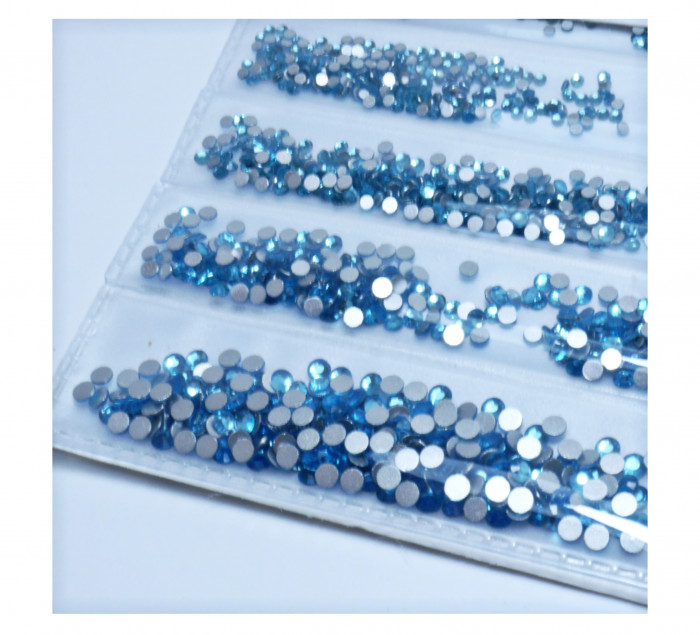 NAILS OPT Стразы в наборе голубые
